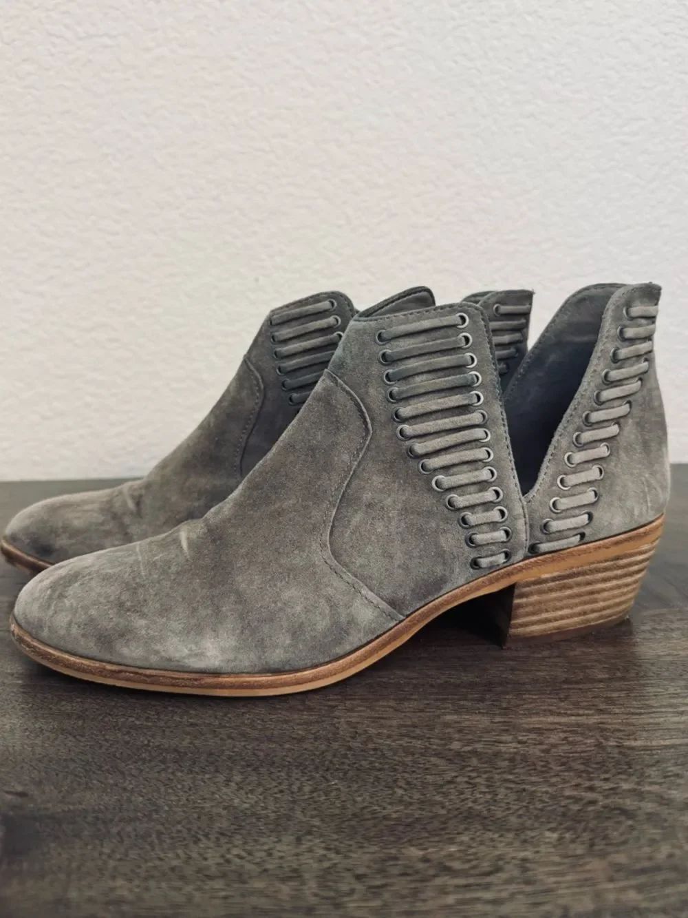 Vince Camuto Gray Suede Boho Ankle Booties Boots 9.5